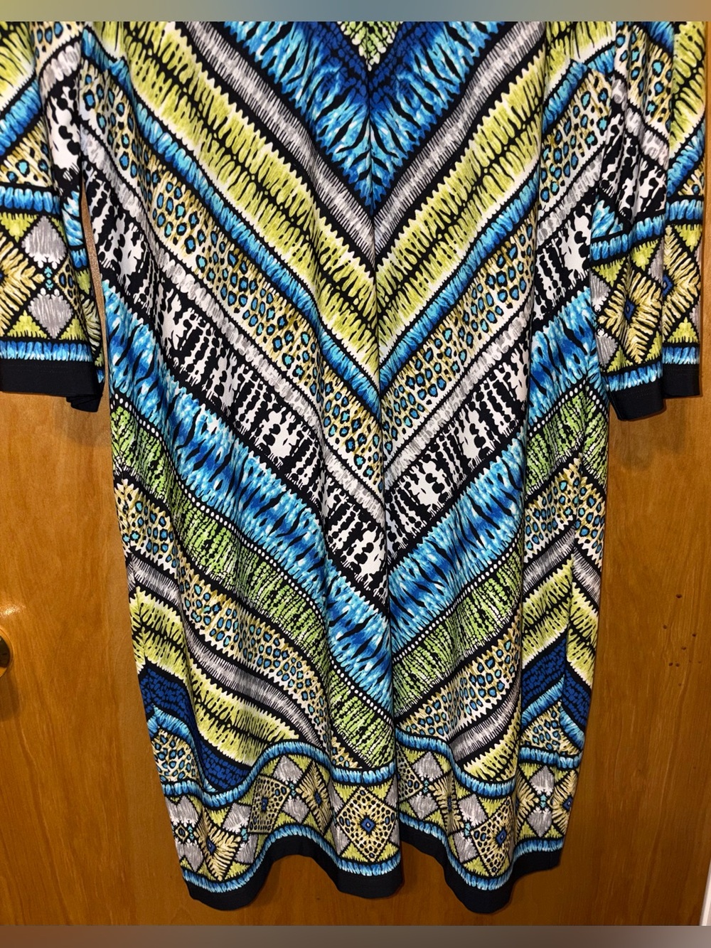 Chico’s green/blue printed jersey knit 3/4 sleeve v-neck dress Size 3 - Picture 2 of 7
